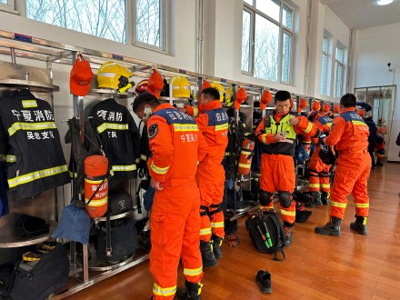 宁夏金积特勤站消防救援人员紧急集结待命,做好随时赶赴灾区准备 宁夏金积特勤站消防救援人员紧急集结待命,做好随时赶赴灾区准备