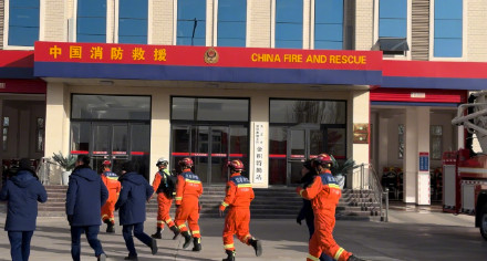 宁夏金积特勤站消防救援人员紧急集结待命,做好随时赶赴灾区准备 宁夏金积特勤站消防救援人员紧急集结待命,做好随时赶赴灾区准备