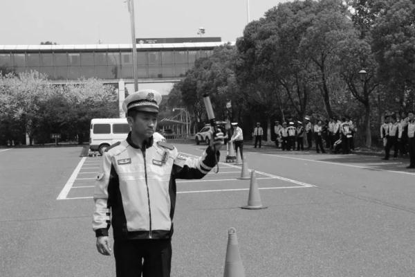 沉痛!南京辅警王大勇雪夜坚守岗位不幸殉职 沉痛!南京辅警王大勇雪夜坚守岗位不幸殉职