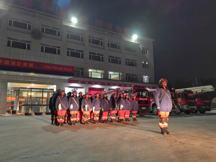 宁夏金积特勤站消防救援人员紧急集结待命,做好随时赶赴灾区准备 宁夏金积特勤站消防救援人员紧急集结待命,做好随时赶赴灾区准备