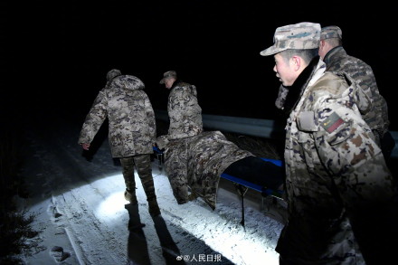 333名武警摩托化和徒步行军赶到震中 333名武警摩托化和徒步行军赶到震中