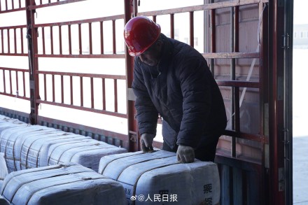 物资正在路上!全国与地方援助物资正运往震区 物资正在路上!全国与地方援助物资正运往震区