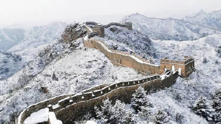 雪后金山岭长城 犹如水墨画