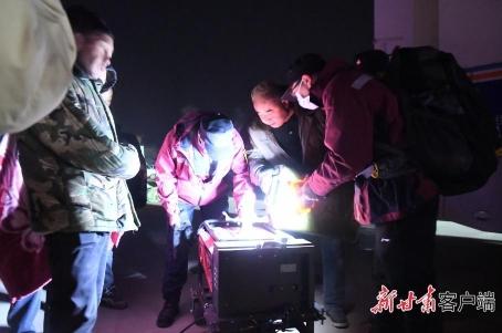 甘肃省人民医院搭建野外流动医院手术室，可就地手术