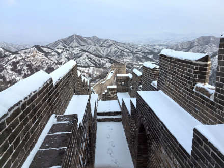 雪后金山岭长城 犹如水墨画