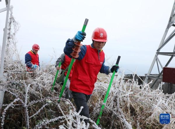 积极应对低温雨雪天气 保民生保安全