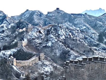 雪后金山岭长城 犹如水墨画