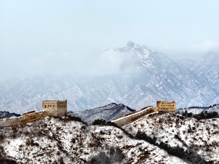 雪后金山岭长城 犹如水墨画