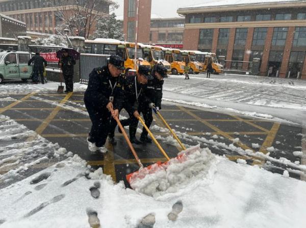 以雪为令,昼夜守护 以雪为令,昼夜守护