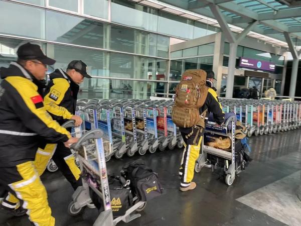 现场默哀！地震已致116人遇难！-15℃，地震亲历者：彻夜在屋外烤火避险丨浙江公羊救援队在路上