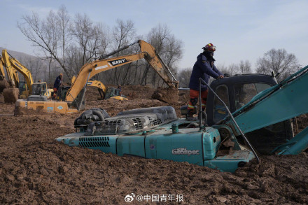 多图直击青海民和县金田村清淤搜救现场