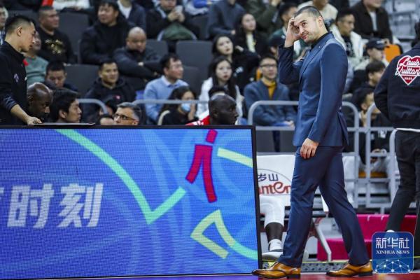 CBA常规赛|广东华南虎胜南京头排苏酒 CBA常规赛|广东华南虎胜南京头排苏酒