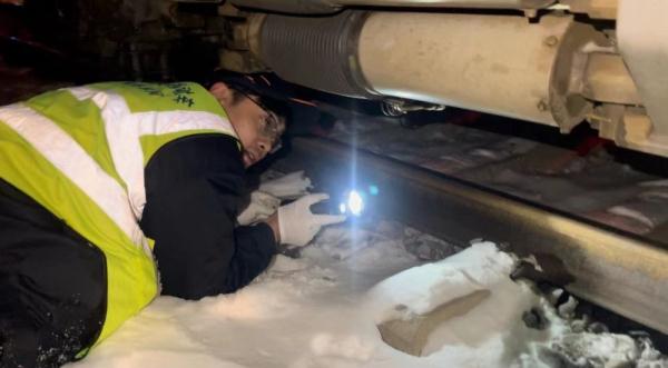 气温骤降 重庆铁路部门打响运输安全攻坚战 气温骤降 重庆铁路部门打响运输安全攻坚战