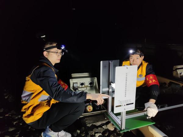 气温骤降 重庆铁路部门打响运输安全攻坚战 气温骤降 重庆铁路部门打响运输安全攻坚战