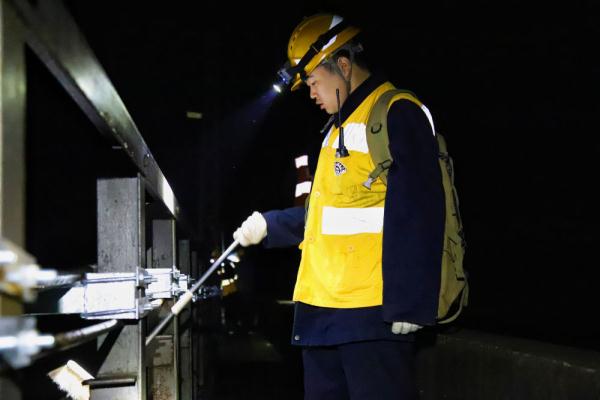 气温骤降 重庆铁路部门打响运输安全攻坚战 气温骤降 重庆铁路部门打响运输安全攻坚战