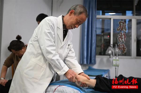 “一按就不疼了”！福州这位医生，有一手！