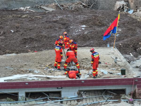 “有这么多人援助我们，我们一定能重建家园”