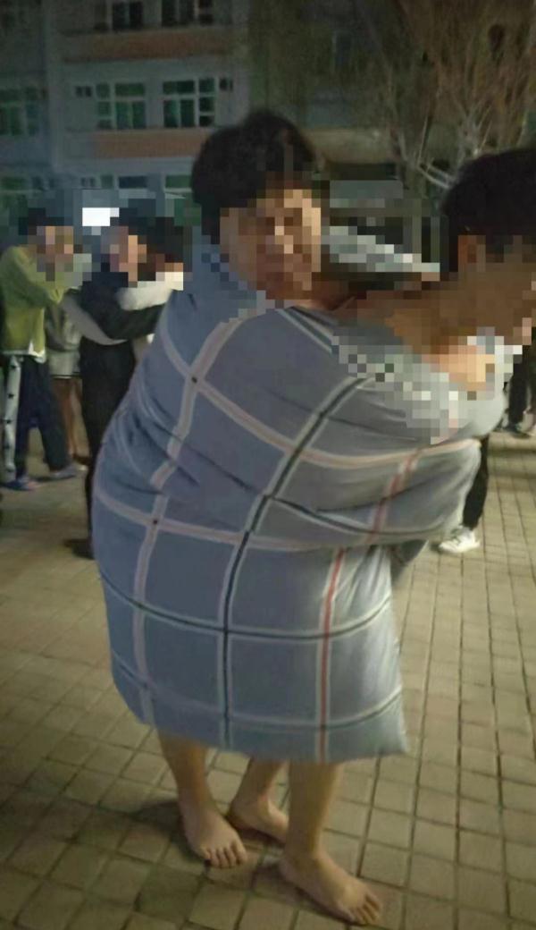 甘肃临夏州积石山县发生6.2级地震,亲历者讲述:亲戚里有老人和小孩去世 甘肃临夏州积石山县发生6.2级地震,亲历者讲述:亲戚里有老人和小孩去世