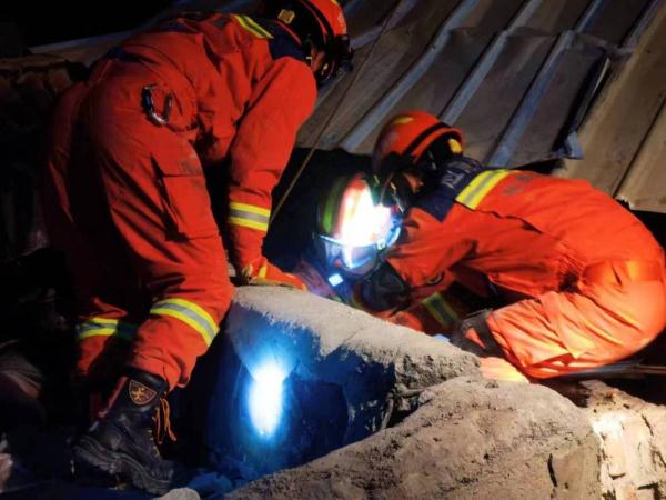 来自积石山地震灾区的最新报道丨每一缕光线,都是希望 来自积石山地震灾区的最新报道丨每一缕光线,都是希望