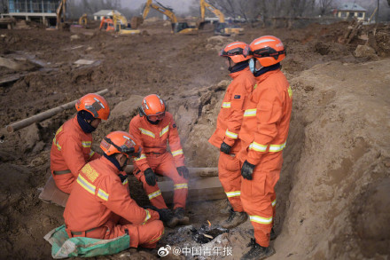 多图直击青海民和县金田村清淤搜救现场