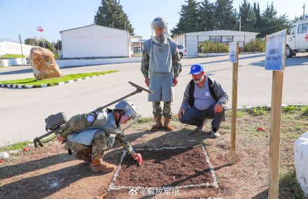 中国赴黎维和多功能工兵分队开展扫雷排爆专业资质培训 中国赴黎维和多功能工兵分队开展扫雷排爆专业资质培训