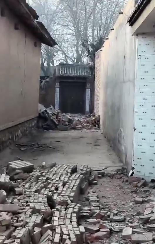 积石山地震已致127人遇难!家在震中的甘肃女孩:亲戚中有小孩老人去世 积石山地震已致127人遇难!家在震中的甘肃女孩:亲戚中有小孩老人去世