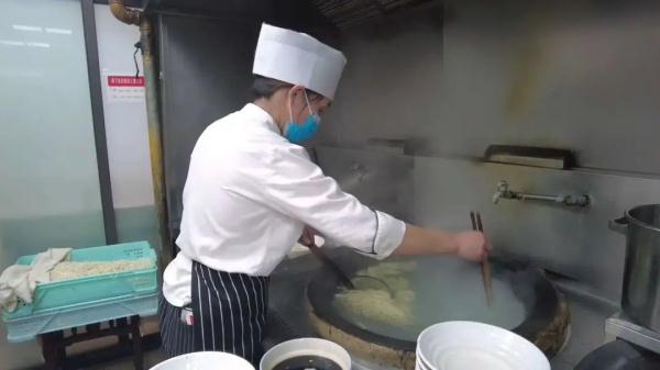 只剩3天！上海这家145年老字号关店! 有人排队尝鲜, 像"最后的晚餐"