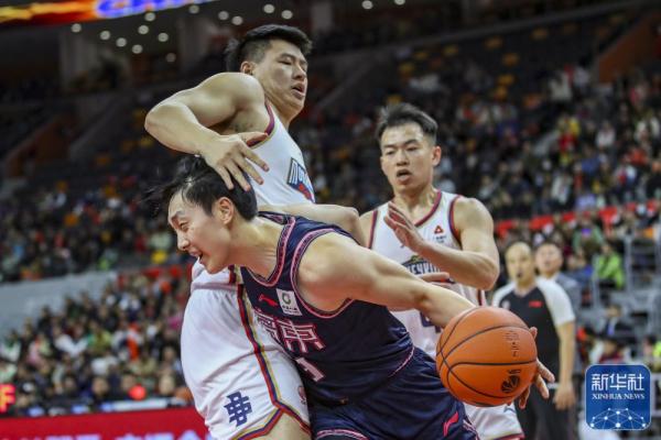 CBA常规赛|广东华南虎胜南京头排苏酒 CBA常规赛|广东华南虎胜南京头排苏酒