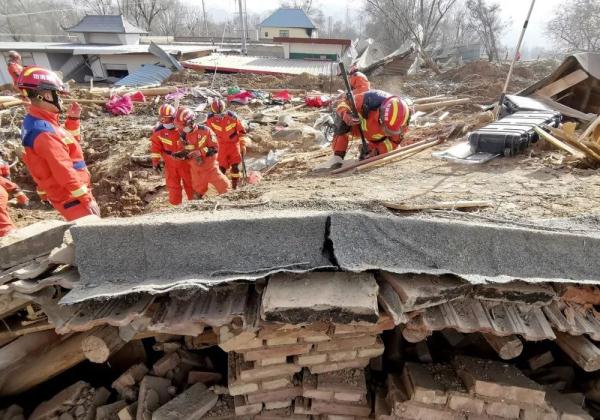 甘肃地震已致131人遇难！上海排查学生家庭受灾情况，震区最新消息→