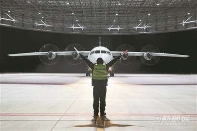 振翅云端 巡猎海天——海军航空兵某部长航时反潜训练影像 振翅云端 巡猎海天——海军航空兵某部长航时反潜训练影像