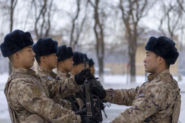 新兵请接枪！多部队迎新仪式感满满