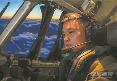 振翅云端 巡猎海天——海军航空兵某部长航时反潜训练影像 振翅云端 巡猎海天——海军航空兵某部长航时反潜训练影像