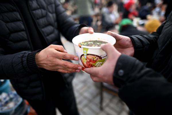 我在现场·照片背后的故事｜灯火不灭，希望不灭，照亮震区寒夜