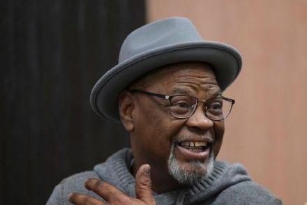 蒙冤入狱48年，美国71岁非裔男子被判无罪