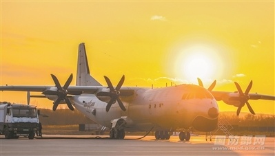 振翅云端 巡猎海天——海军航空兵某部长航时反潜训练影像 振翅云端 巡猎海天——海军航空兵某部长航时反潜训练影像