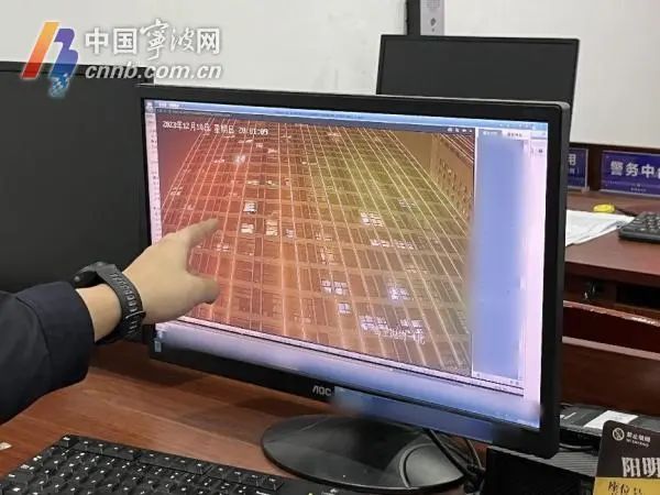 刑拘!情侣吵架,男子情绪失控将行李箱从15楼扔下 刑拘!情侣吵架,男子情绪失控将行李箱从15楼扔下