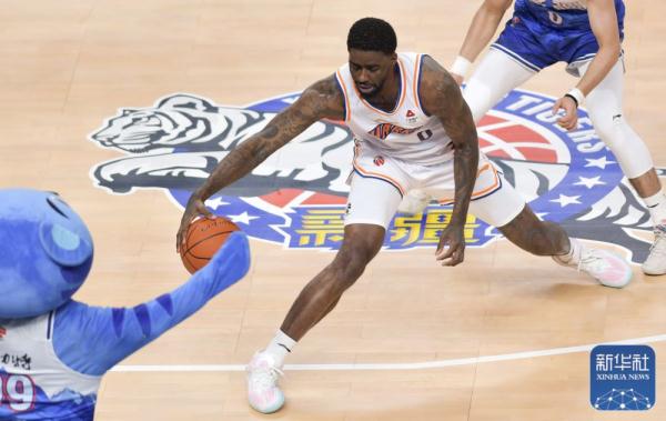 CBA常规赛 | 新疆伊力特胜上海久事 CBA常规赛 | 新疆伊力特胜上海久事