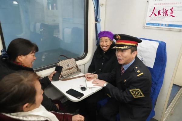 首趟列车开出，这条铁路今日开通！