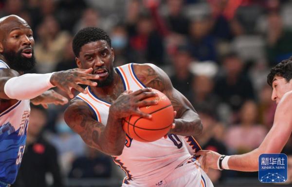 CBA常规赛 | 新疆伊力特胜上海久事 CBA常规赛 | 新疆伊力特胜上海久事