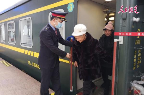 首趟列车开出，这条铁路今日开通！