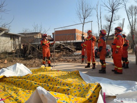 消防员已营救甘肃地震被困人员83人 消防员已营救甘肃地震被困人员83人