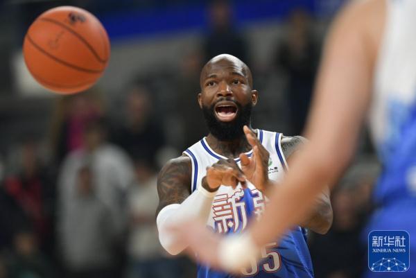 CBA常规赛 | 新疆伊力特胜上海久事 CBA常规赛 | 新疆伊力特胜上海久事