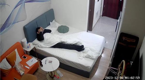 35天不用手机奖40万？男子交9千元挑战半天被淘汰：揉眼睛超过3秒