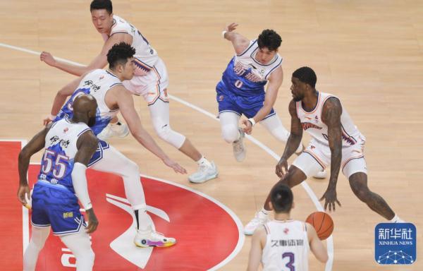 CBA常规赛 | 新疆伊力特胜上海久事 CBA常规赛 | 新疆伊力特胜上海久事