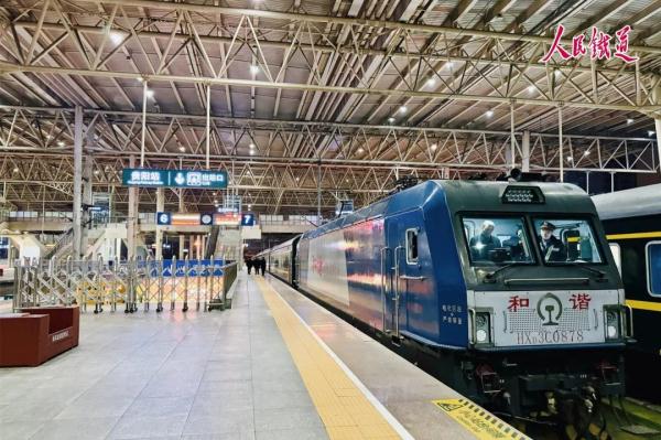 首趟列车开出，这条铁路今日开通！