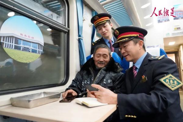 首趟列车开出，这条铁路今日开通！