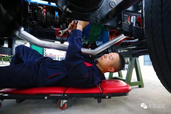 二次入伍，他成为东风快递员