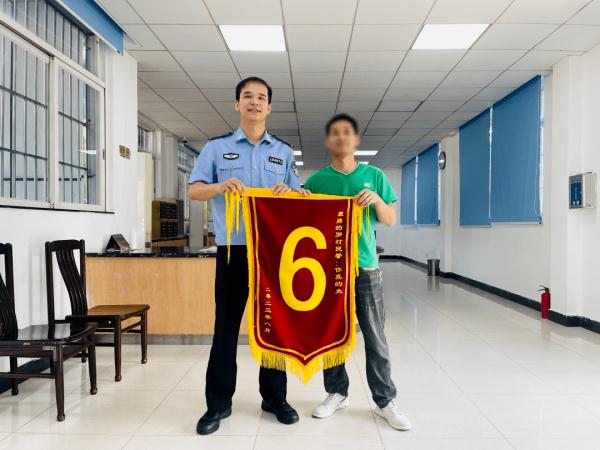 2023,这些“显眼包”锦旗背后的故事,暖到了! 2023,这些“显眼包”锦旗背后的故事,暖到了!