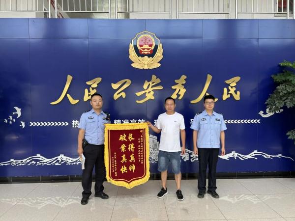 2023,这些“显眼包”锦旗背后的故事,暖到了! 2023,这些“显眼包”锦旗背后的故事,暖到了!