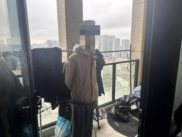 把行李箱从15楼砸下!浙江男子被采取刑事强制措施 把行李箱从15楼砸下!浙江男子被采取刑事强制措施